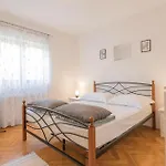 Dom wakacyjny Three-bedroom In Prolozac Donji *