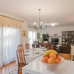 Three-bedroom In Prolozac Donji Dom wakacyjny *