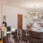 Dom wakacyjny Three-bedroom In Prolozac Donji Donji Proložac