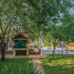 Dom wakacyjny Three-bedroom In Prolozac Donji