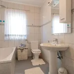 Three-bedroom In Prolozac Donji Dom wakacyjny Donji Proložac