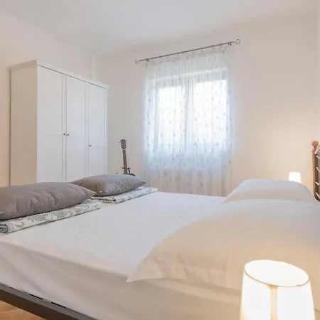 Dom wakacyjny Three-bedroom In Prolozac Donji