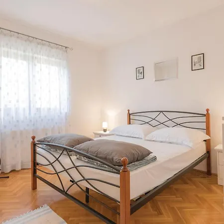 Feriehus Three-bedroom In Prolozac Donji *