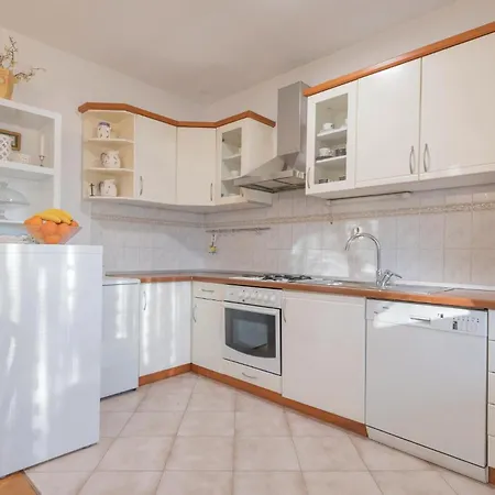 Three-bedroom In Prolozac Donji Feriehus Donji Proložac