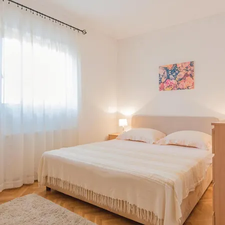 Feriehus Three-bedroom In Prolozac Donji *