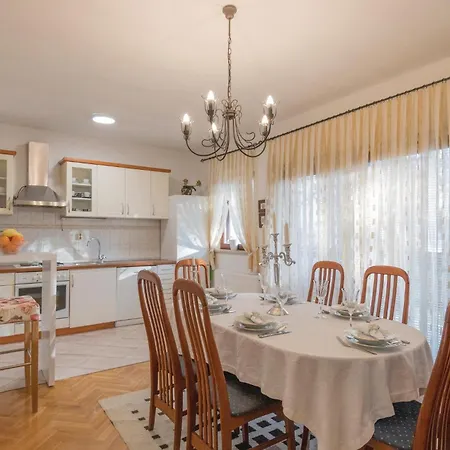 Three-bedroom In Prolozac Donji Feriehus Donji Proložac