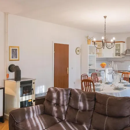 Feriehus Three-bedroom In Prolozac Donji Donji Proložac