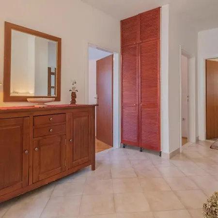 Three-bedroom In Prolozac Donji