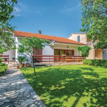 Three-bedroom In Prolozac Donji Dom wakacyjny