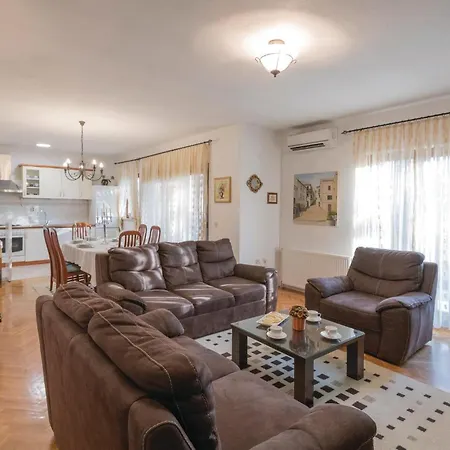 Holiday home Pet Friendly In Prolozac Donji With Wifi Donji Prolozac