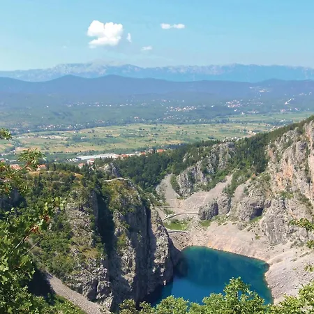 Pet Friendly In Prolozac Donji With Wifi Holiday home