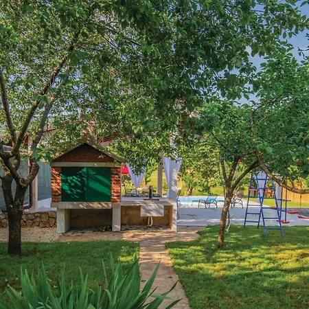 Holiday home Pet Friendly In Prolozac Donji With Wifi