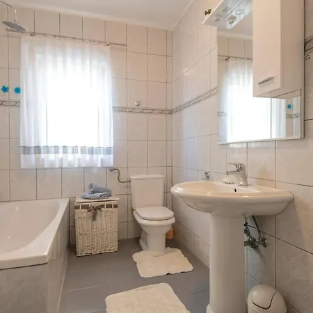 Three-bedroom In Prolozac Donji Feriehus Donji Proložac